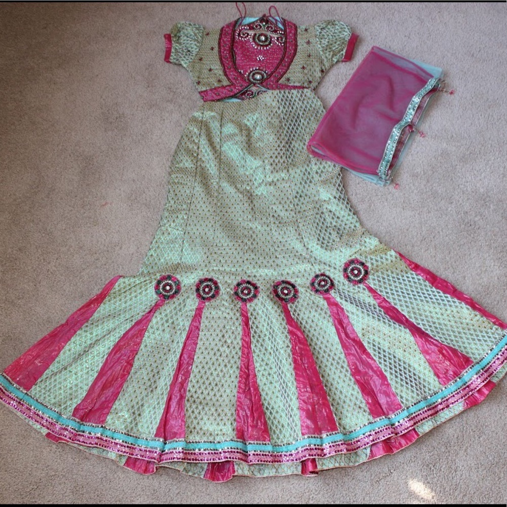 BRAND NEW CHOLI SUIT